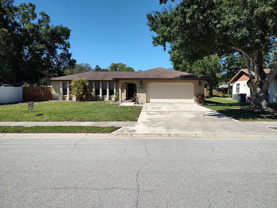 5844 Countrywood Dr
