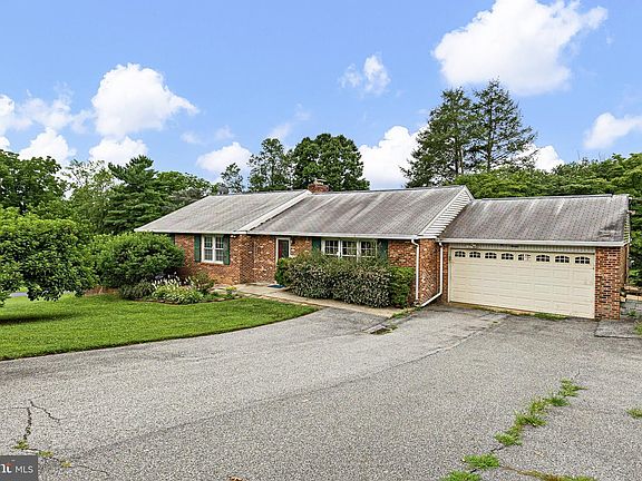 2nd image of 20 Jacqueline Dr
