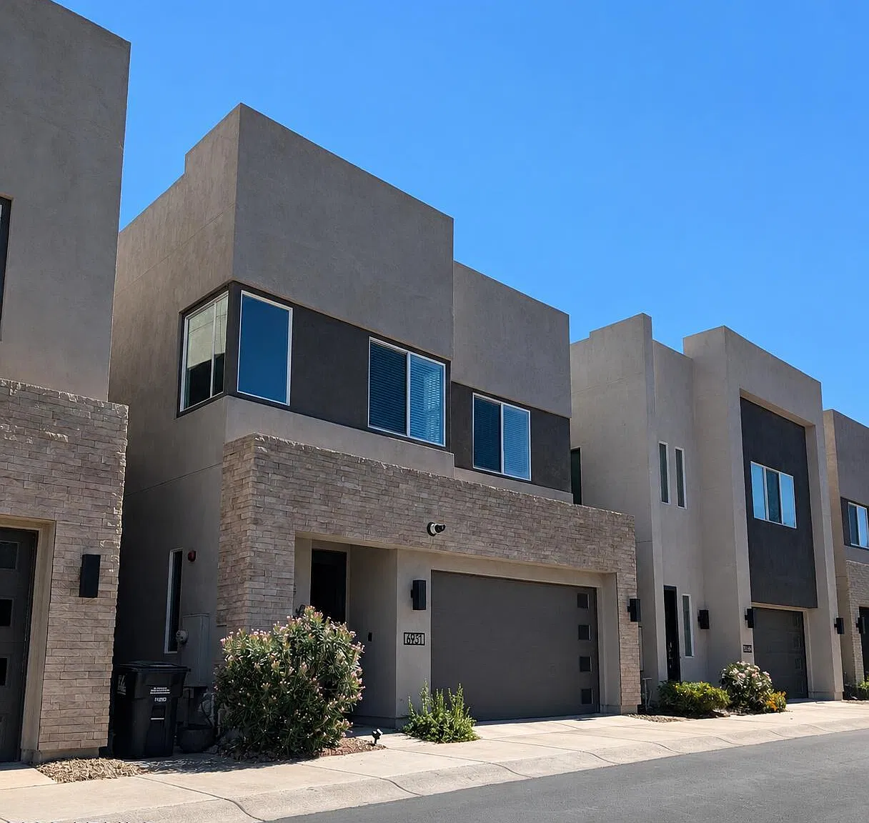 3 bed, 2.5 bath, 2251 sqft, $3,499 — Photo 2