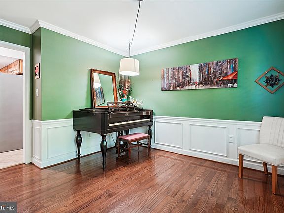 3rd image of 15905 Marlington Dr