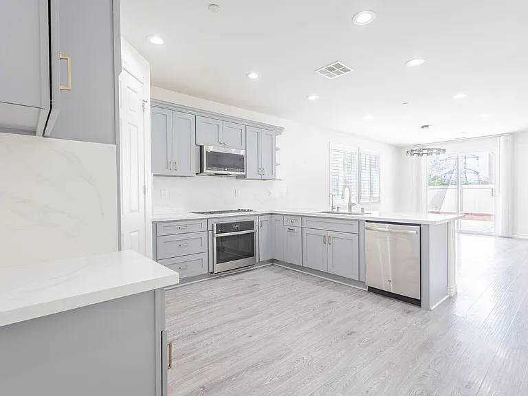 16220 Retreat Ct — Photo 49