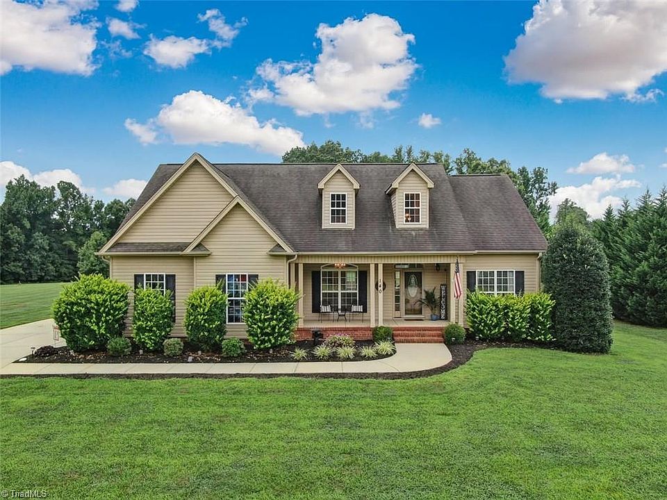 2nd image of 140 Meadow Bluff Ct