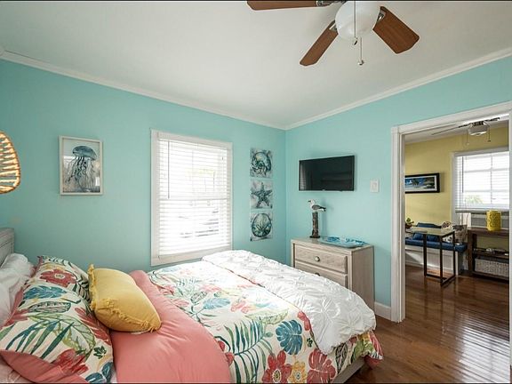 5th image of 321 Margaret St