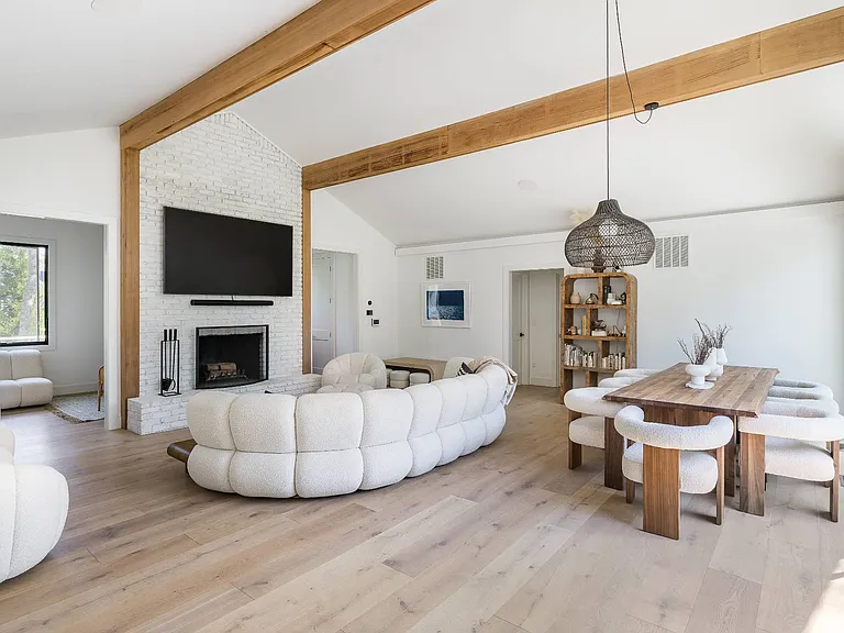 415 Old Stone Hwy — Photo 8