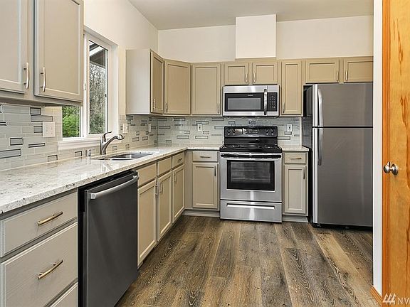 5th image of 2813 93rd Ave NE