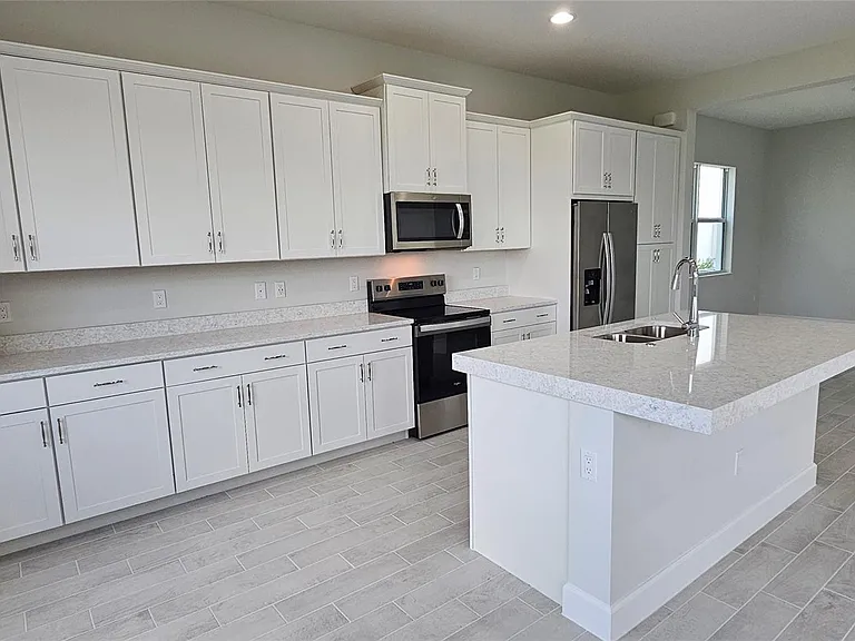 5461 Empire Dr — Photo 6