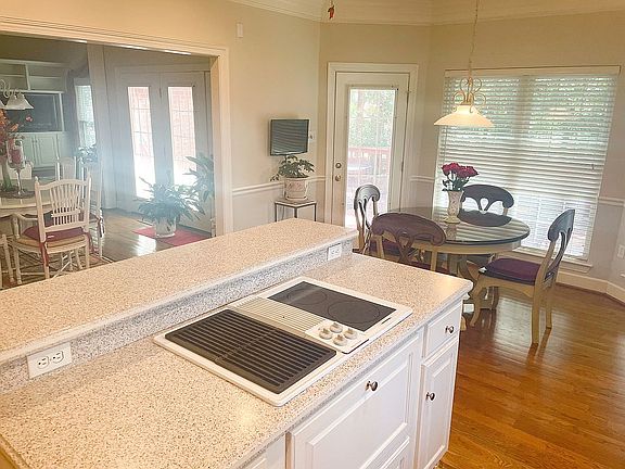 Kitchen bar