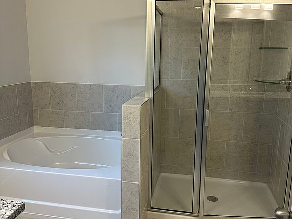 4th image of 3921 Hill Ct