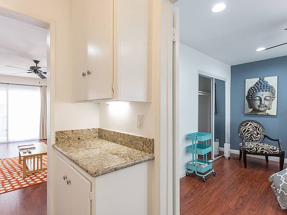 4th image of 1348 N Vista St #3