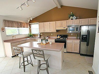 Vaulted ceiling in Kitchen and family room