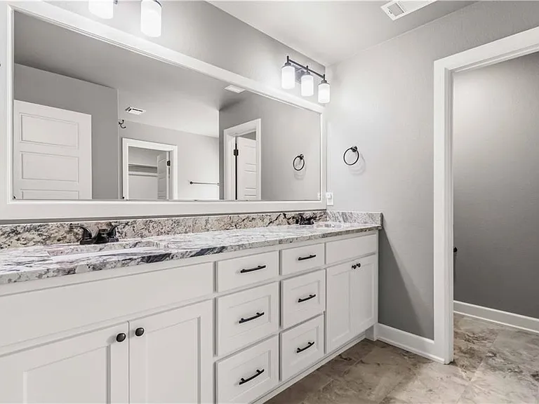1340 Sweetbriar Cir — Photo 16