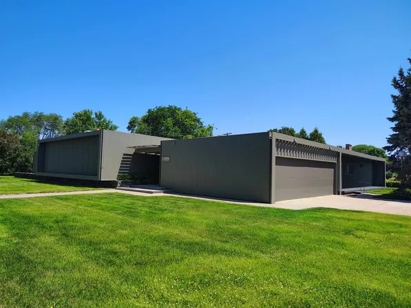 2555 Pershing Rd, Columbus, NE 68601