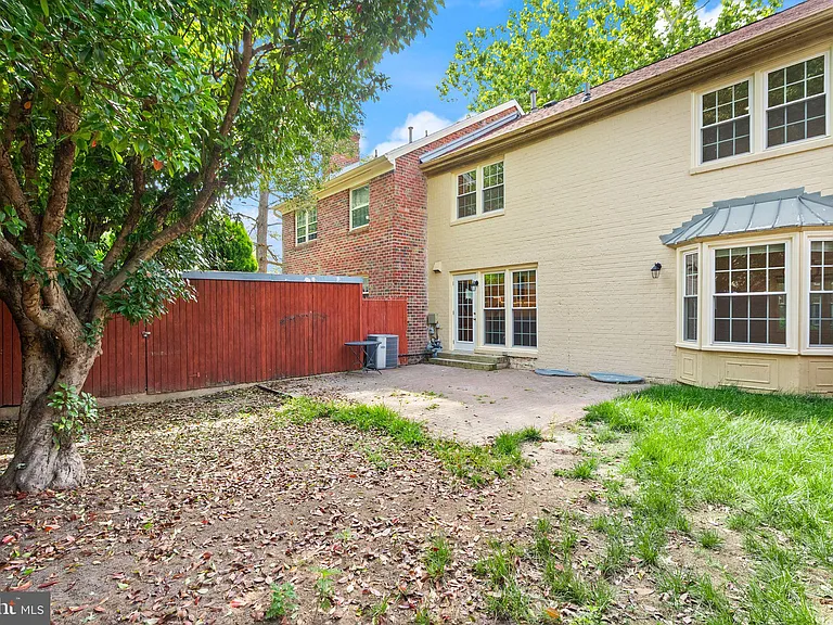 8330 Wickham Rd — Photo 52