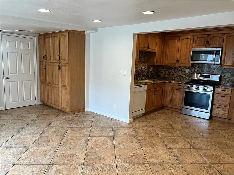 12752 Lemay St — Photo 11