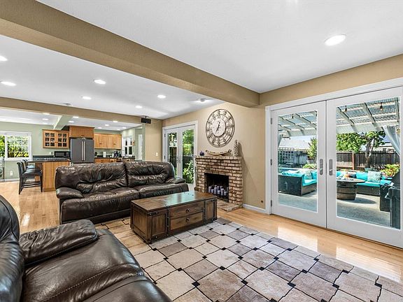 2nd image of 2423 Shoreline Drive