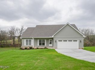 5203 N Wildwood Rd, Maryville, TN 37804