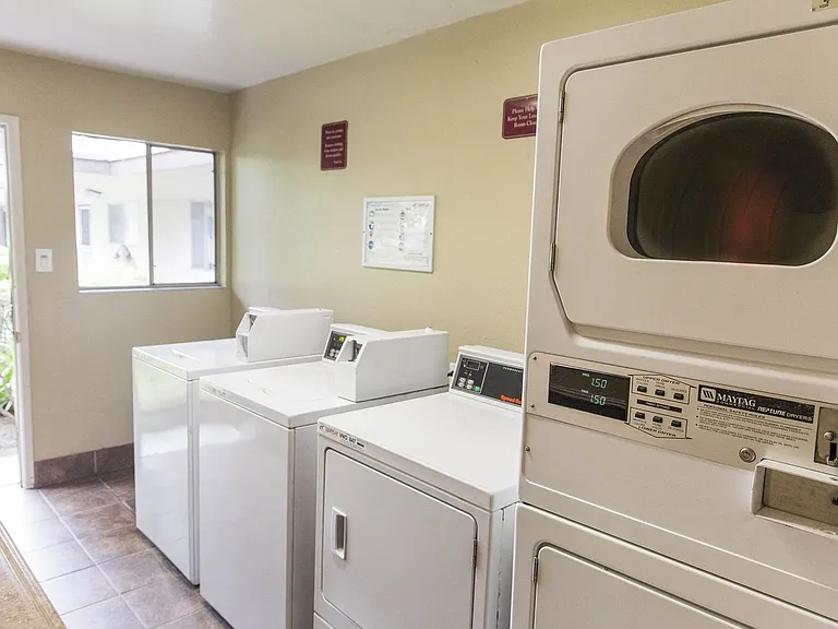 Midway Manor Apts. — Photo 8