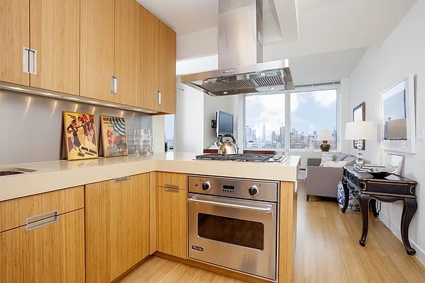 Rented by Related Sales | media 21