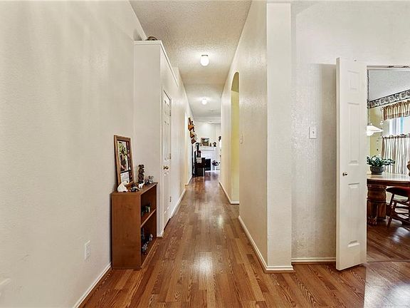 5th image of 537 Continental Dr