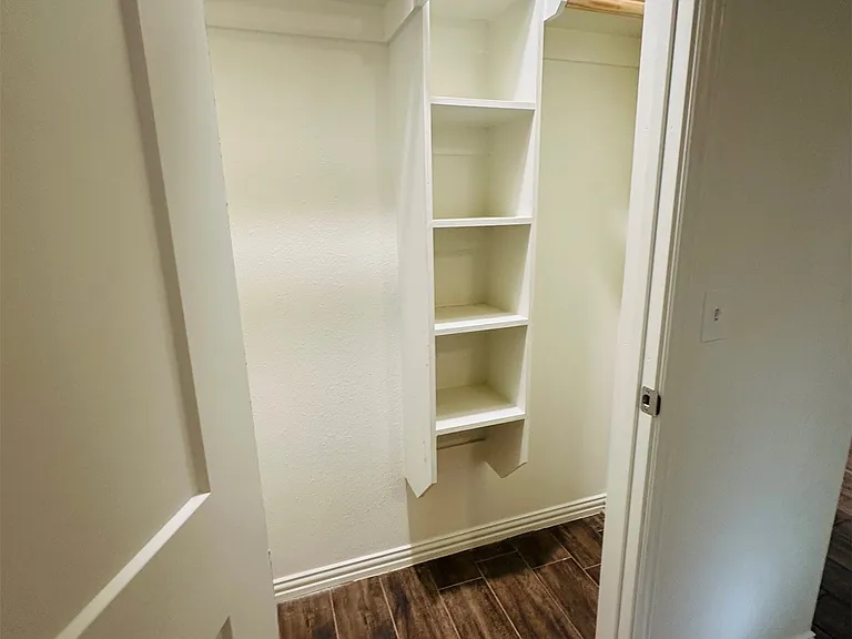 609 NE 4th Ave — Photo 8