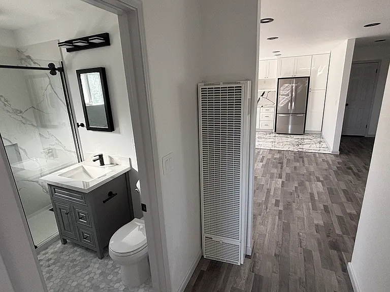 1035 Adams St #4 — Photo 4