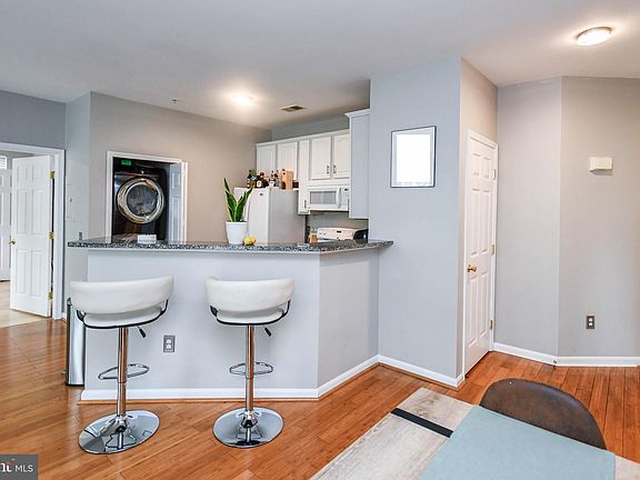 4th image of 15616 Everglade Ln APT 201