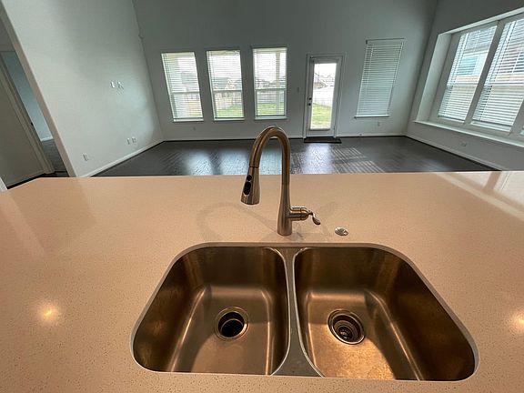 5th image of 103 Fortuna Ct