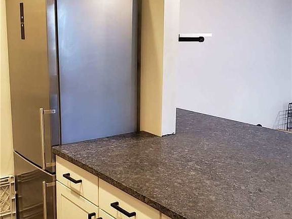 4th image of 15 Aspen Ct