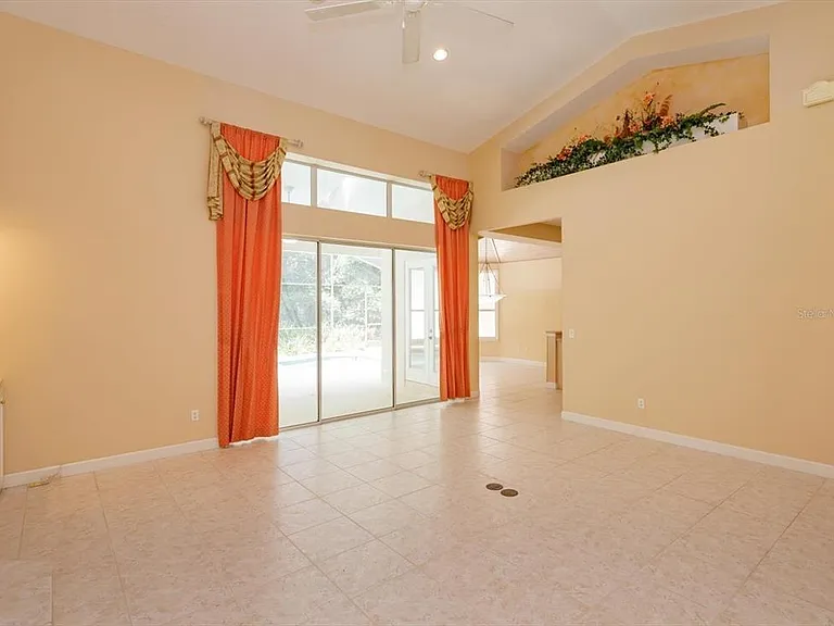 208 Heatherwood Ct — Photo 9