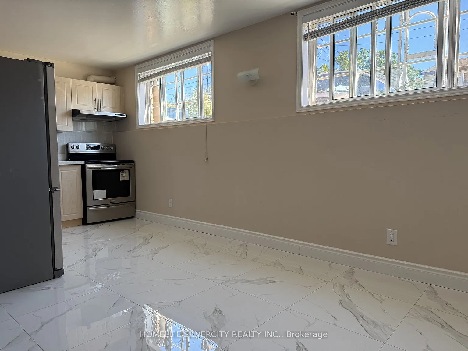4 bed, $1,500 — Photo 1