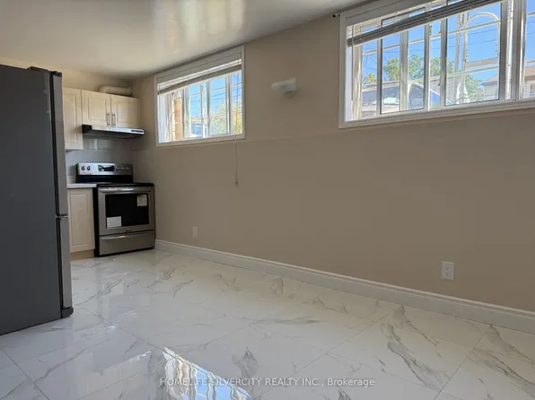 23 Division St #Basement, Saint Catharines, ON L2R 3G3