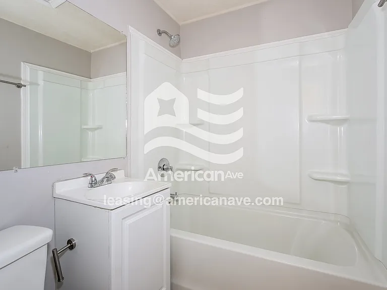 1052525_010_main_bathroom_12803146.jpg