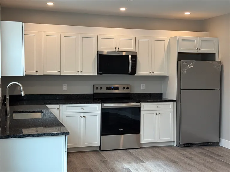 251 Sladen St #207 — Photo 1
