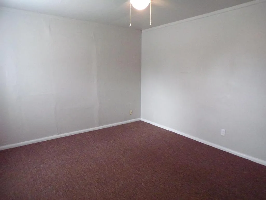 701 W Ave K — Photo 3