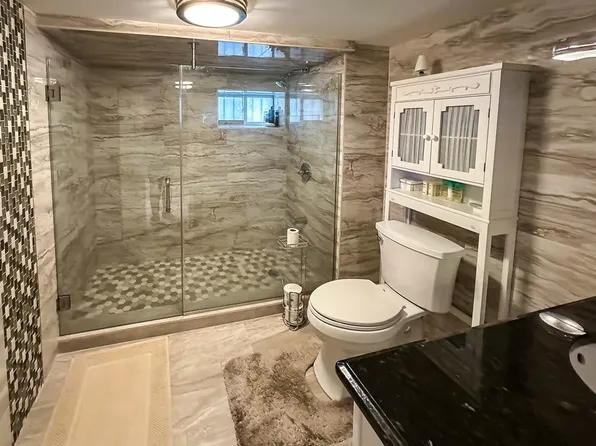 307 Stegman Pkwy, Jersey City, NJ 07305