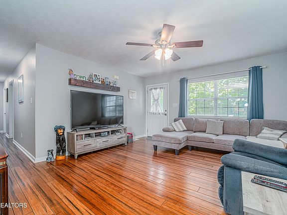 3rd image of 119 Meade Dr