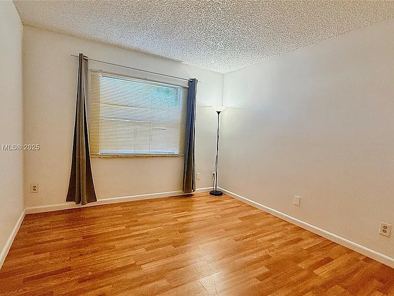 6969 SW 36th Dr — Photo 7