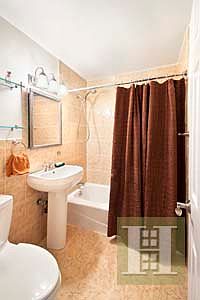 5th image of 201 W 70th St APT 5L