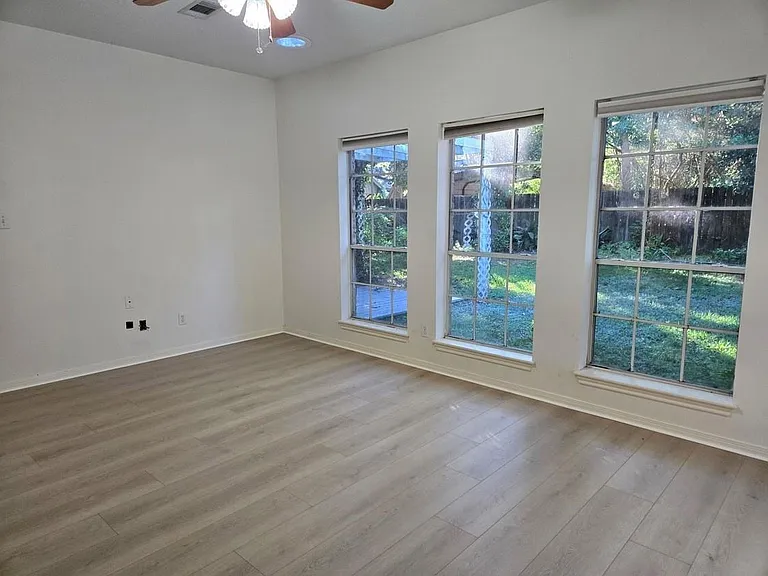 120 Hiwon Dr — Photo 17