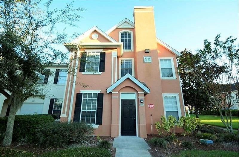 Entrance (first floor unit)