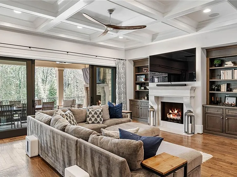 5265 Peachtree Dunwoody Rd — Photo 20