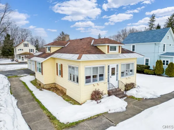 32 Vosburg St, Ilion, NY 13357