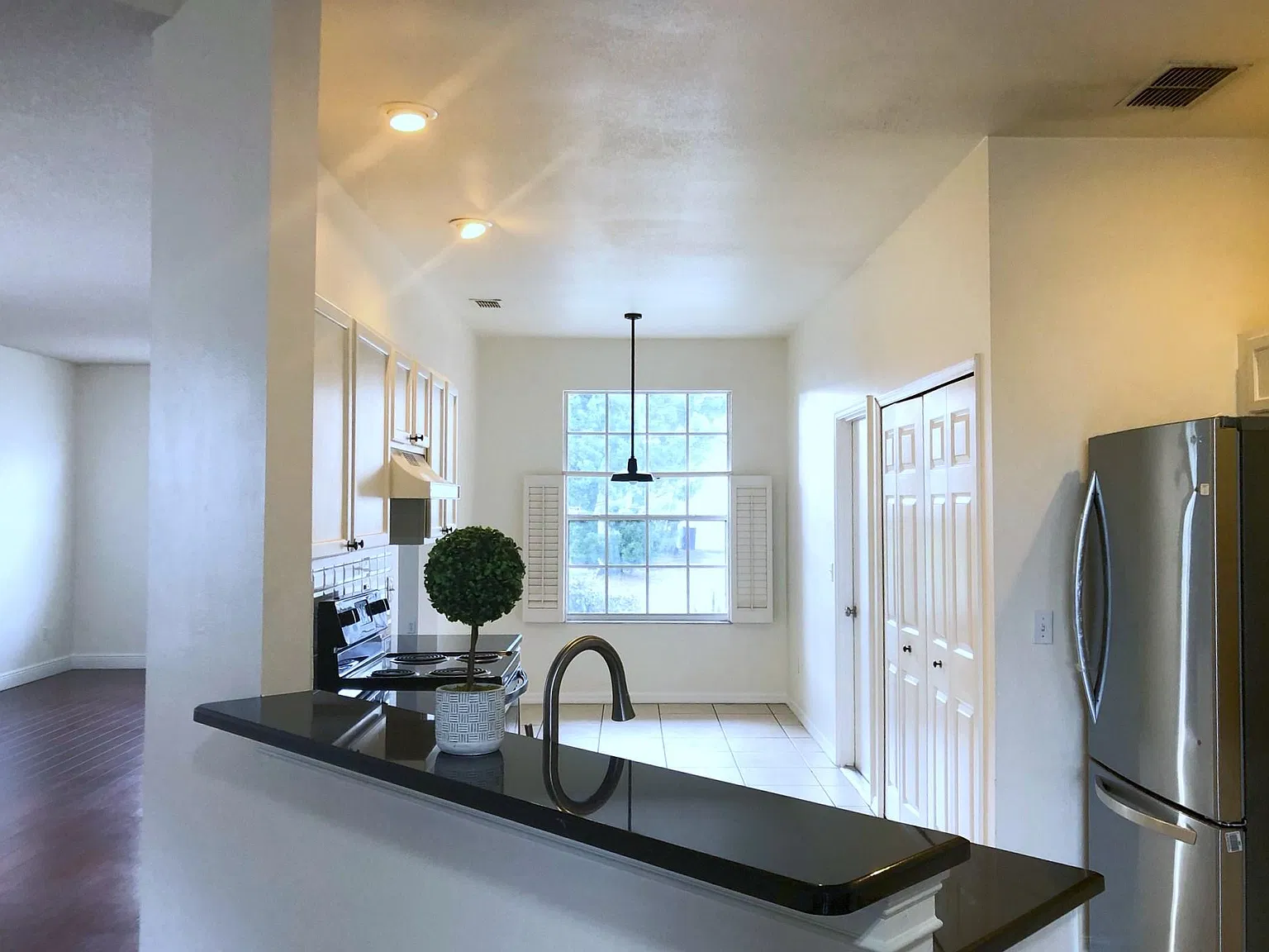 4 bed, 1810 sqft, $2,500 — Photo 2