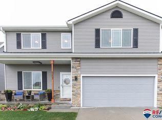 6257 Chatsworth Ln, Lincoln, NE 68516