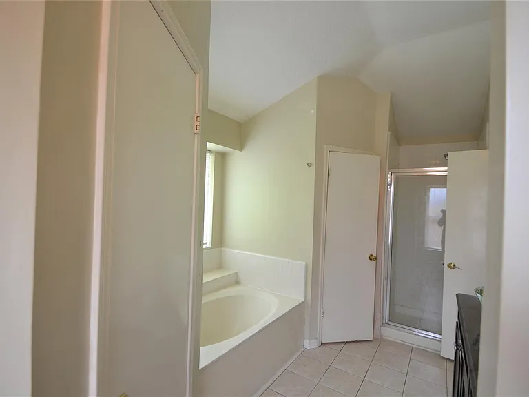 2818 Russett Pl W — Photo 18