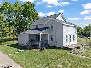 1st image of 223 E Maple St