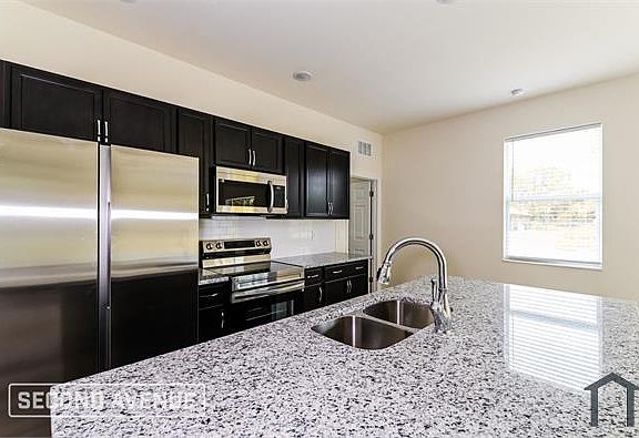 4th image of 2230 Jeannin Dr