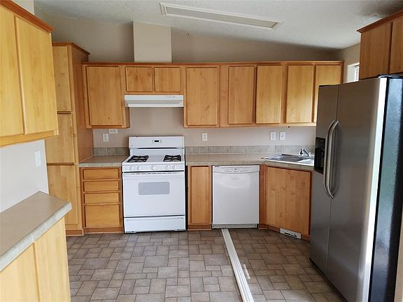 3rd image of 370 Hale Bopp Ave