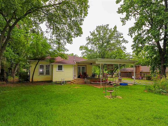 4th image of 223 Cambridge Ln