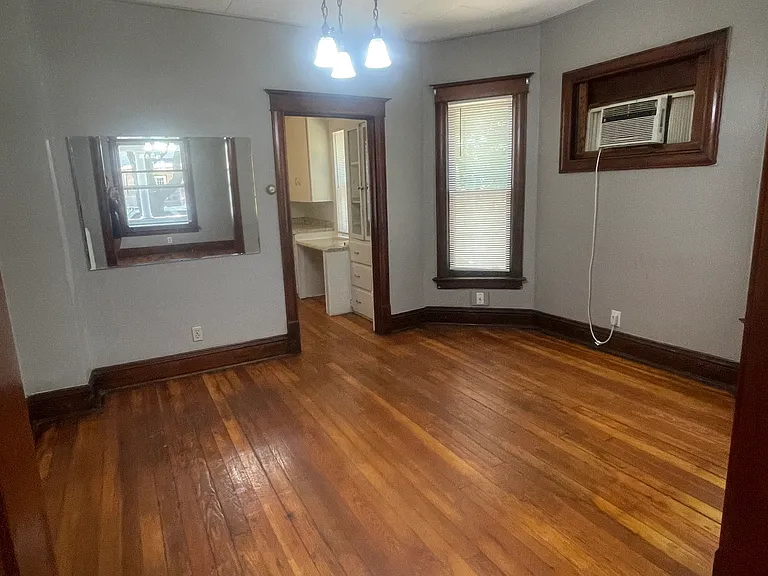2516 Wirt St — Photo 6
